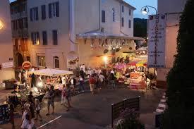Marché nocturne d’Anduze – été, centre-ville animé
